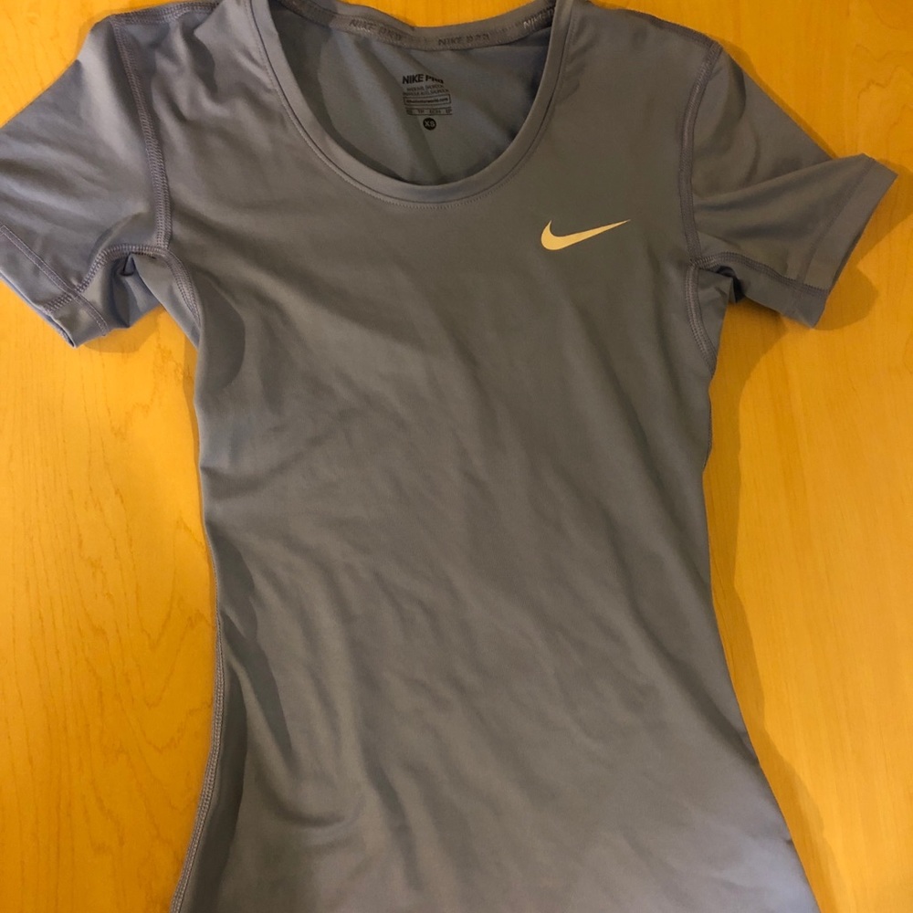 Nike top